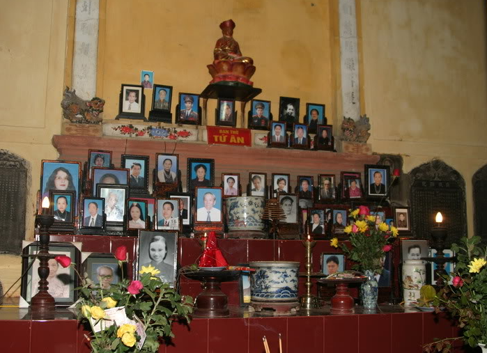 ban thờ vong ở chùa